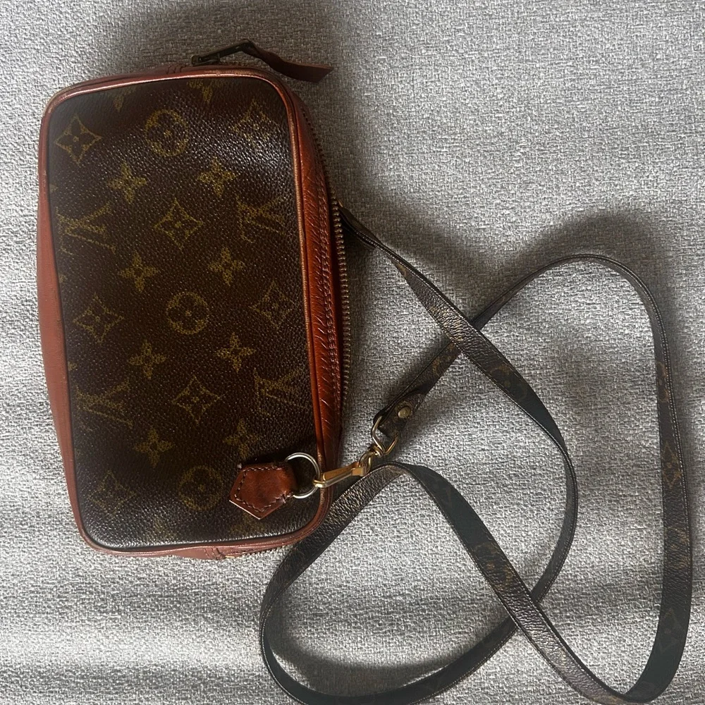 Louis Vuitton vintage Marly crossbody camera bag. - Picture 4 of 7